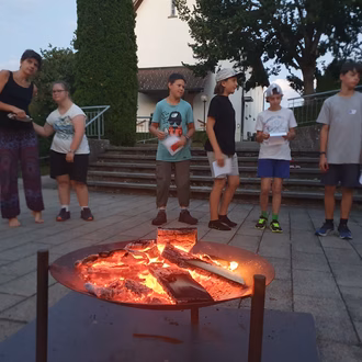 Schlussrunde am Feuer